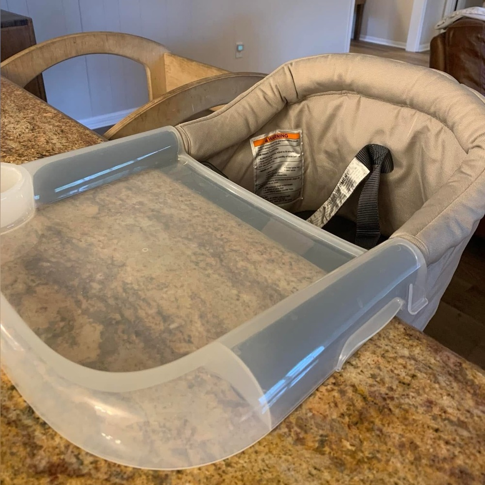 Inglesina fast table chair with tray - cream